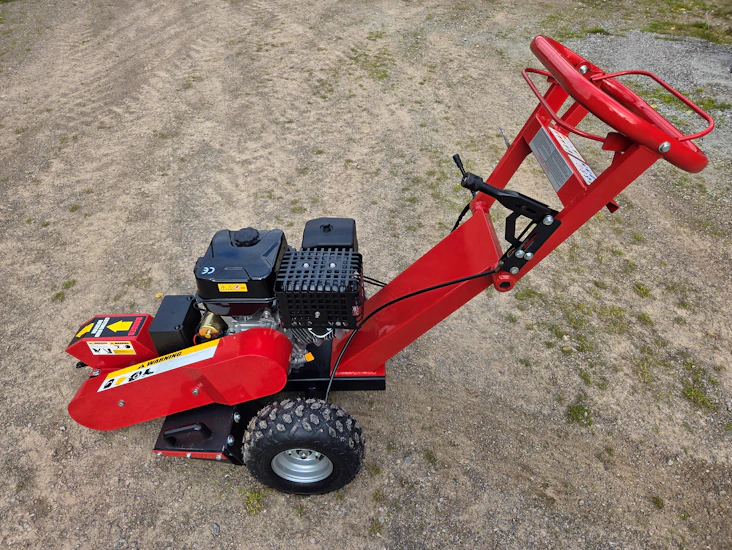 Ny stubbfräs, hyr inkl transport.