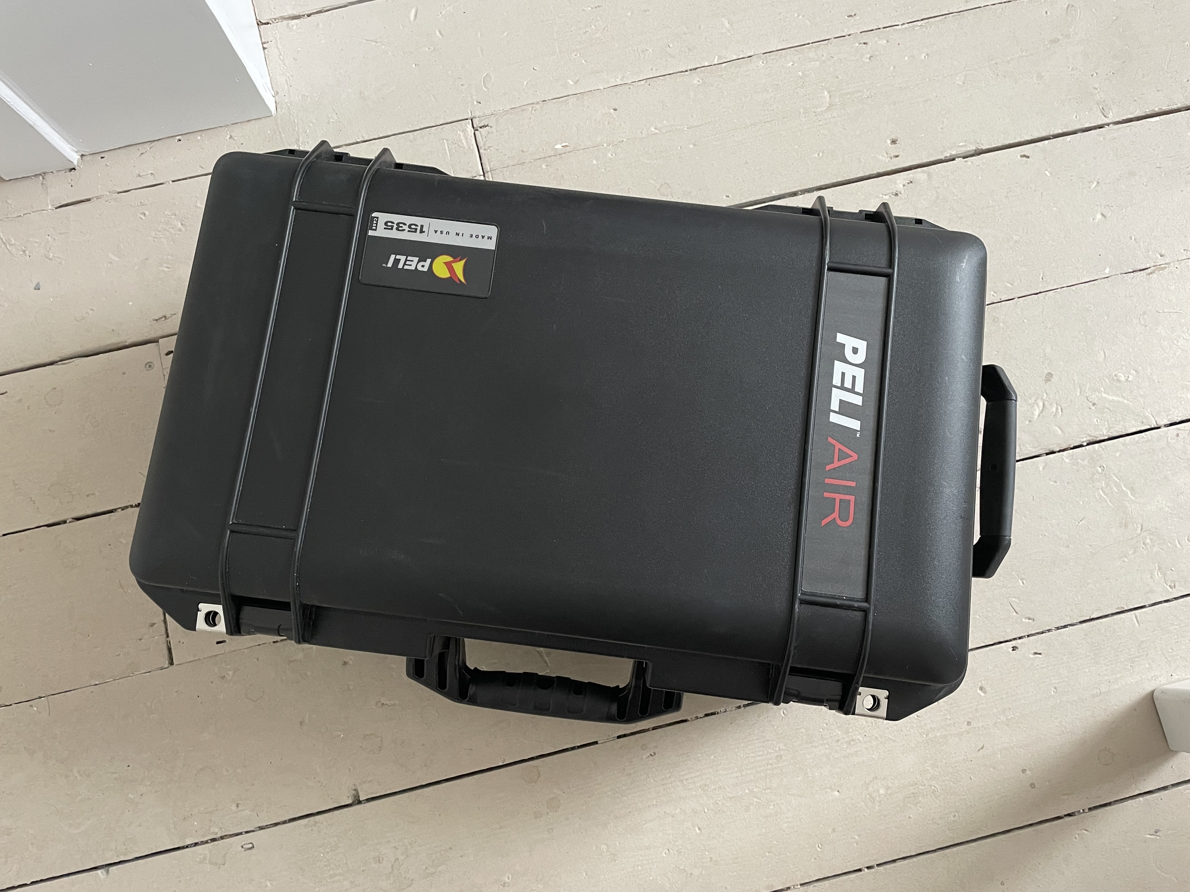 Pelicase air 1535 w/ dividers 