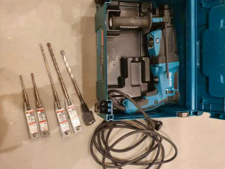 Kraftfull borrhammare makita hr2630j