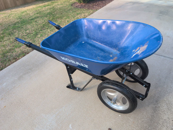 Heavy duty wheelbarrow