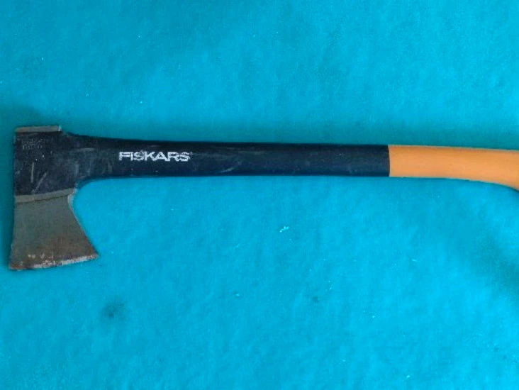 Vuokrataan iso kirves 65cm