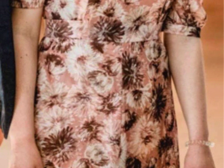 Nydelig byllupsgjest-kjole