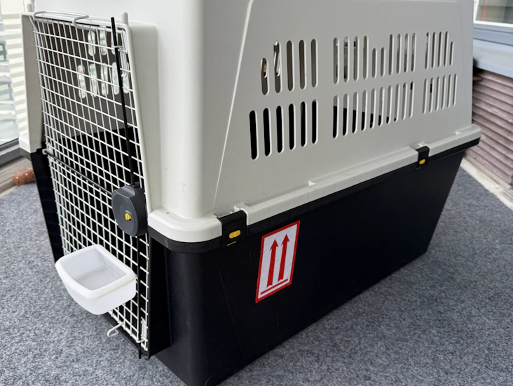 Dog travelling box carrier / koiran kuljetusboksi kuljetuskoppa