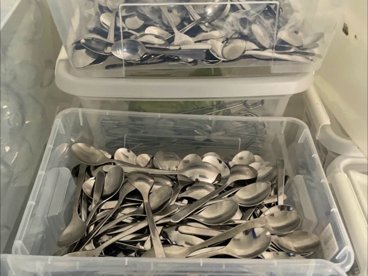 Bestick för 100 personer