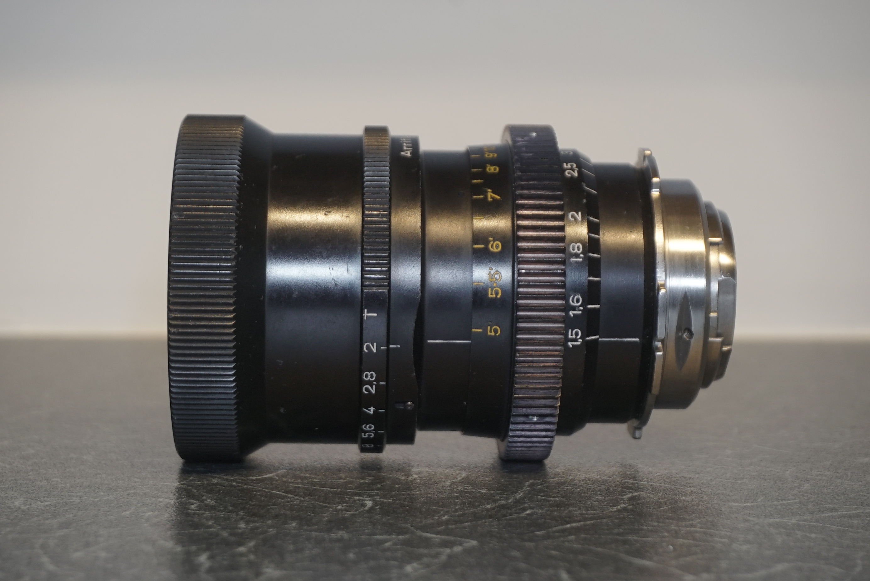 Carl zeiss planar 135mm t2 cinema prime lens (pl mount)