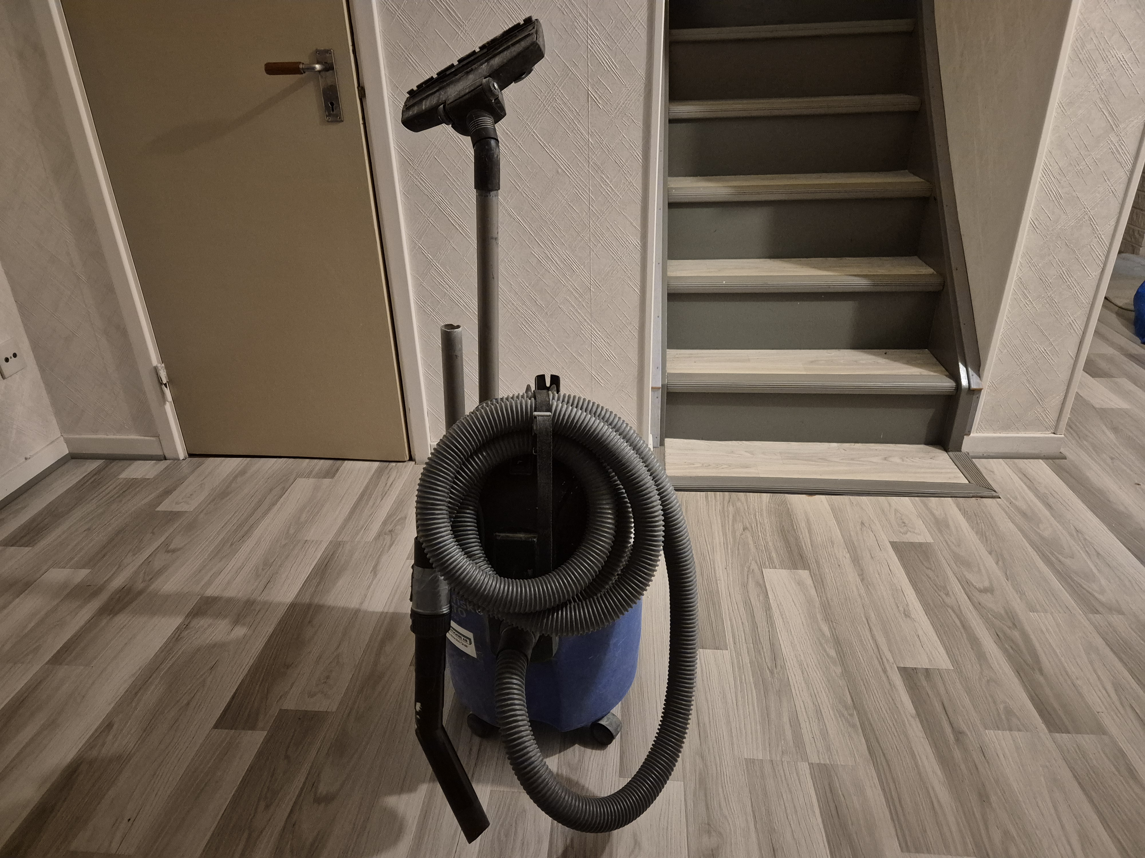 Nilfisk grovdamsugare