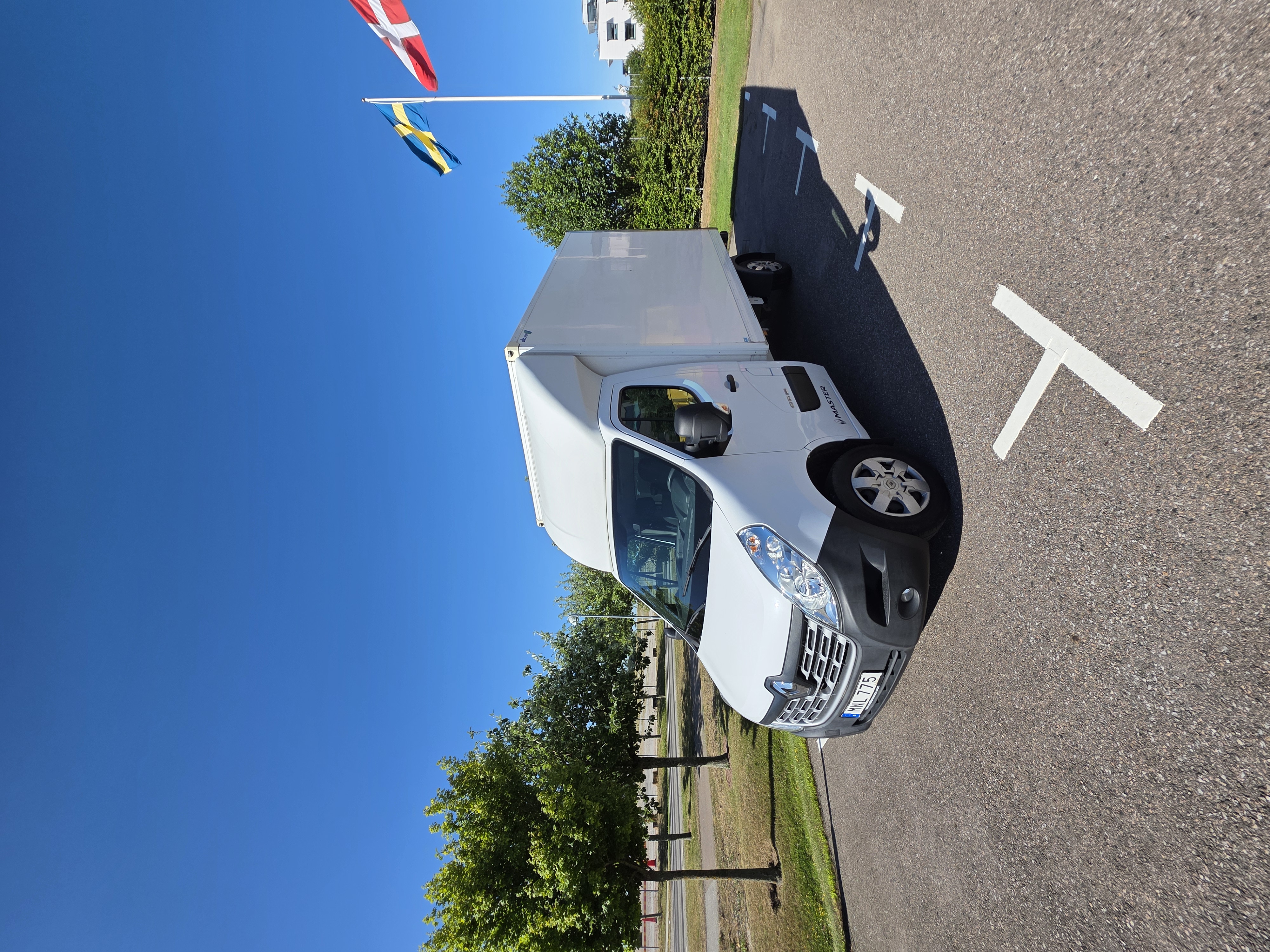 🚛 hyr renault master lätt lastbil– perfekt för flytt och tunga transporter!