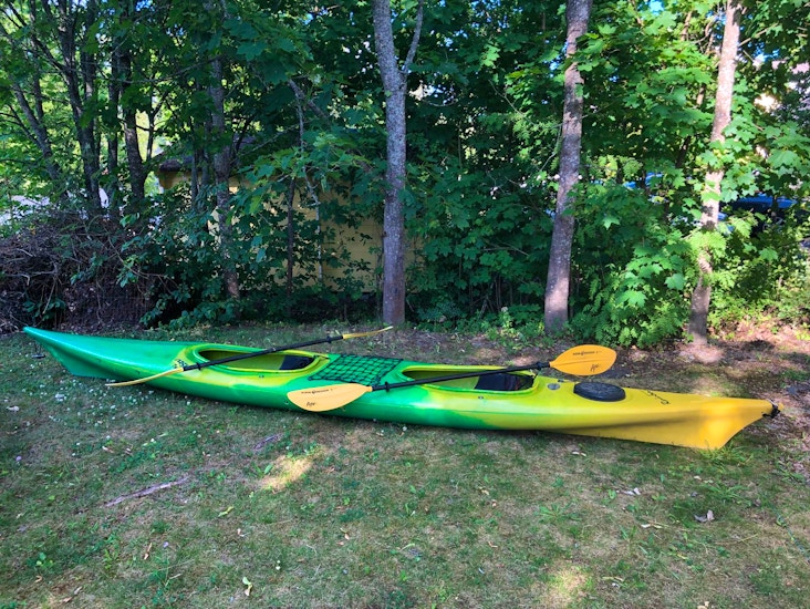 Luotettava kahden hengen kajakki kaikella tarvittavalla