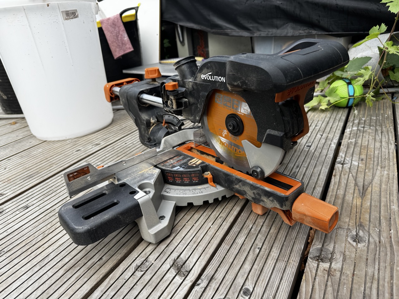 Mitre / chop sliding saw 