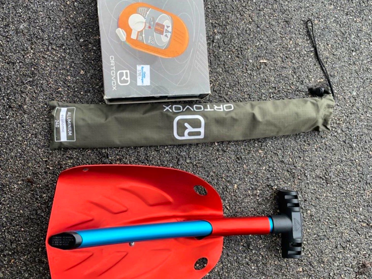 Skredsøker, søkestang og spade