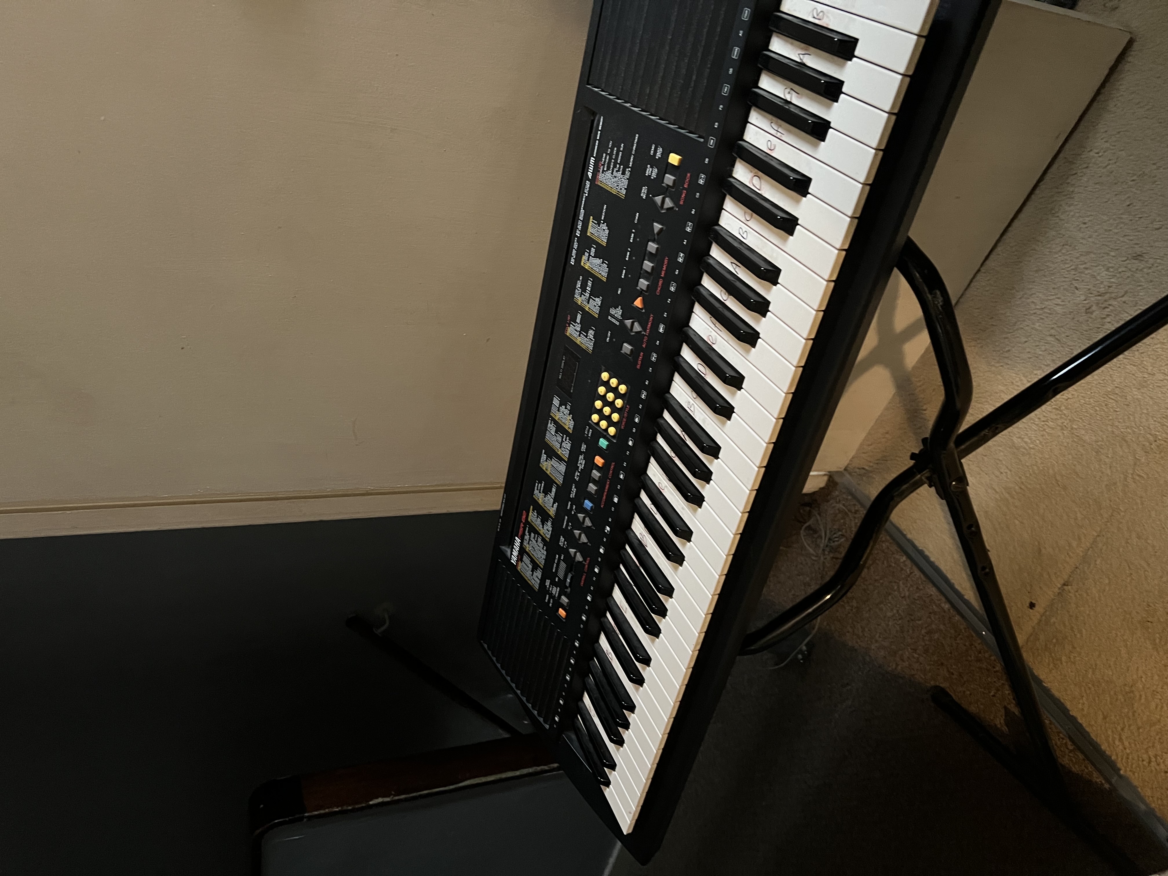 Yamaha psr.82 keyboard and stand 