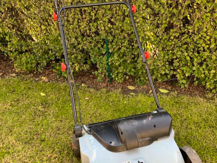 Vertikalskärare/mossrivare