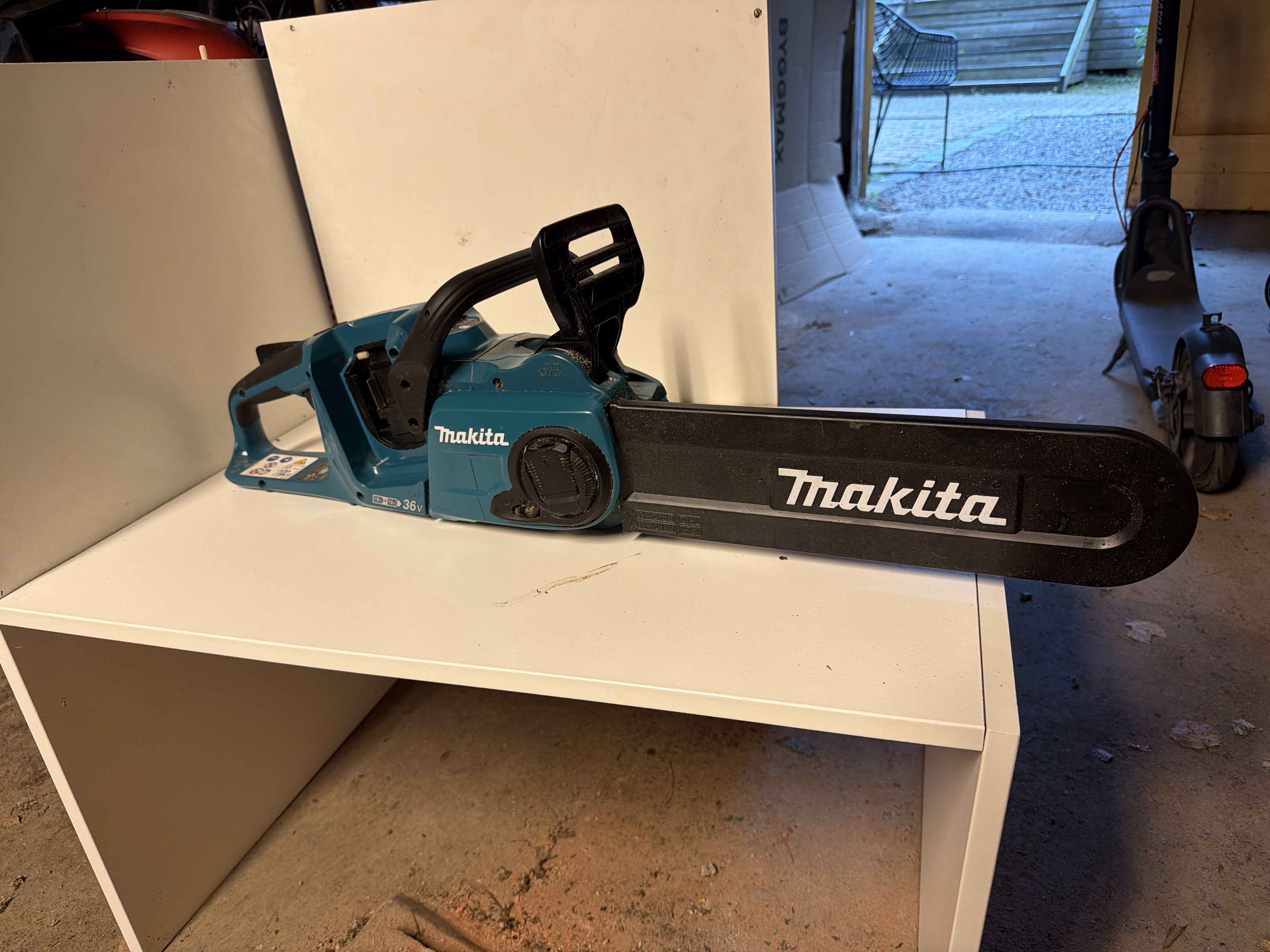 Makita batteridriven motorsåg