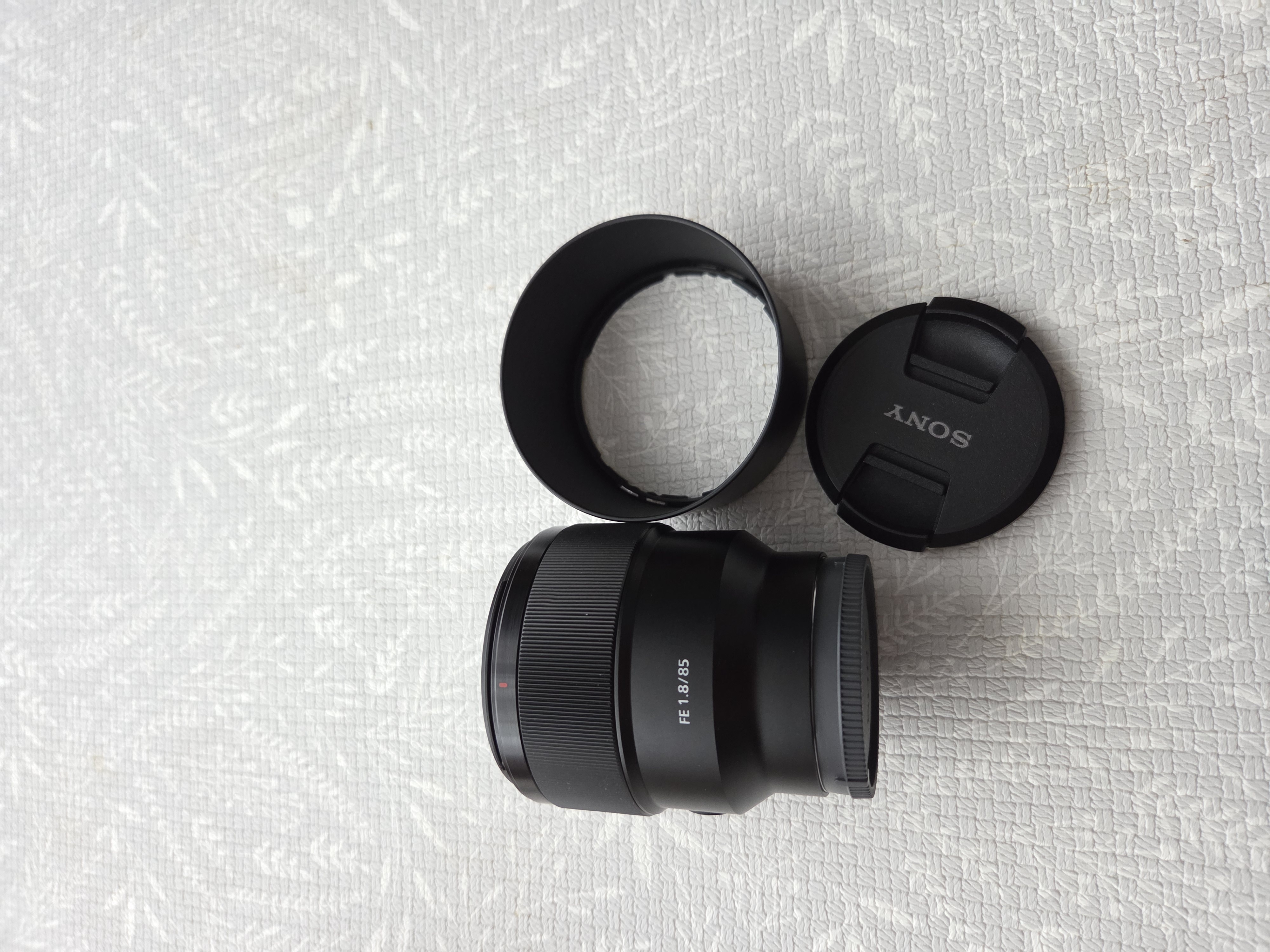 Sony 85mm f/1.8 | e-mount portrait lens