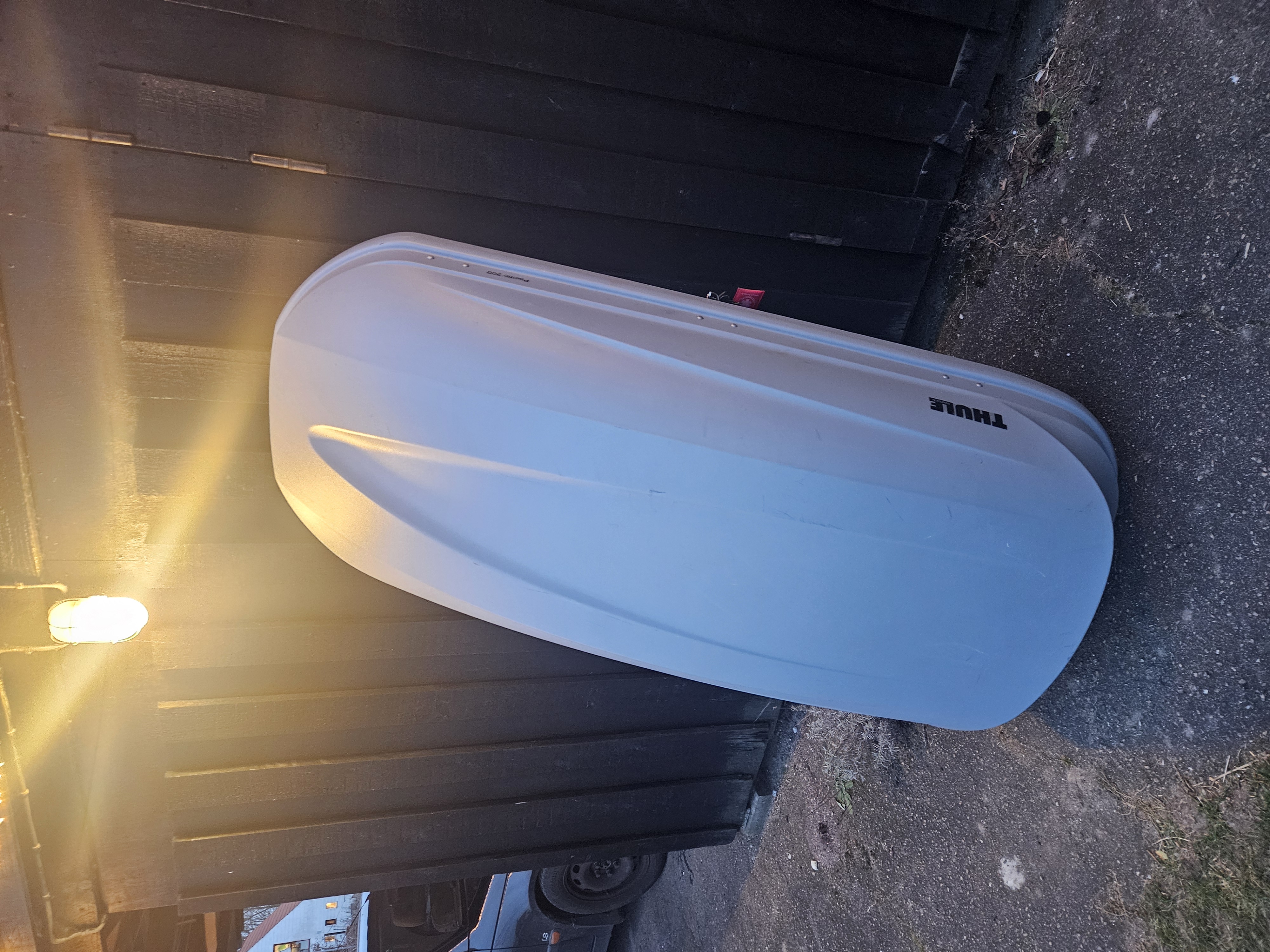 Thule pacific 200 tagboks 