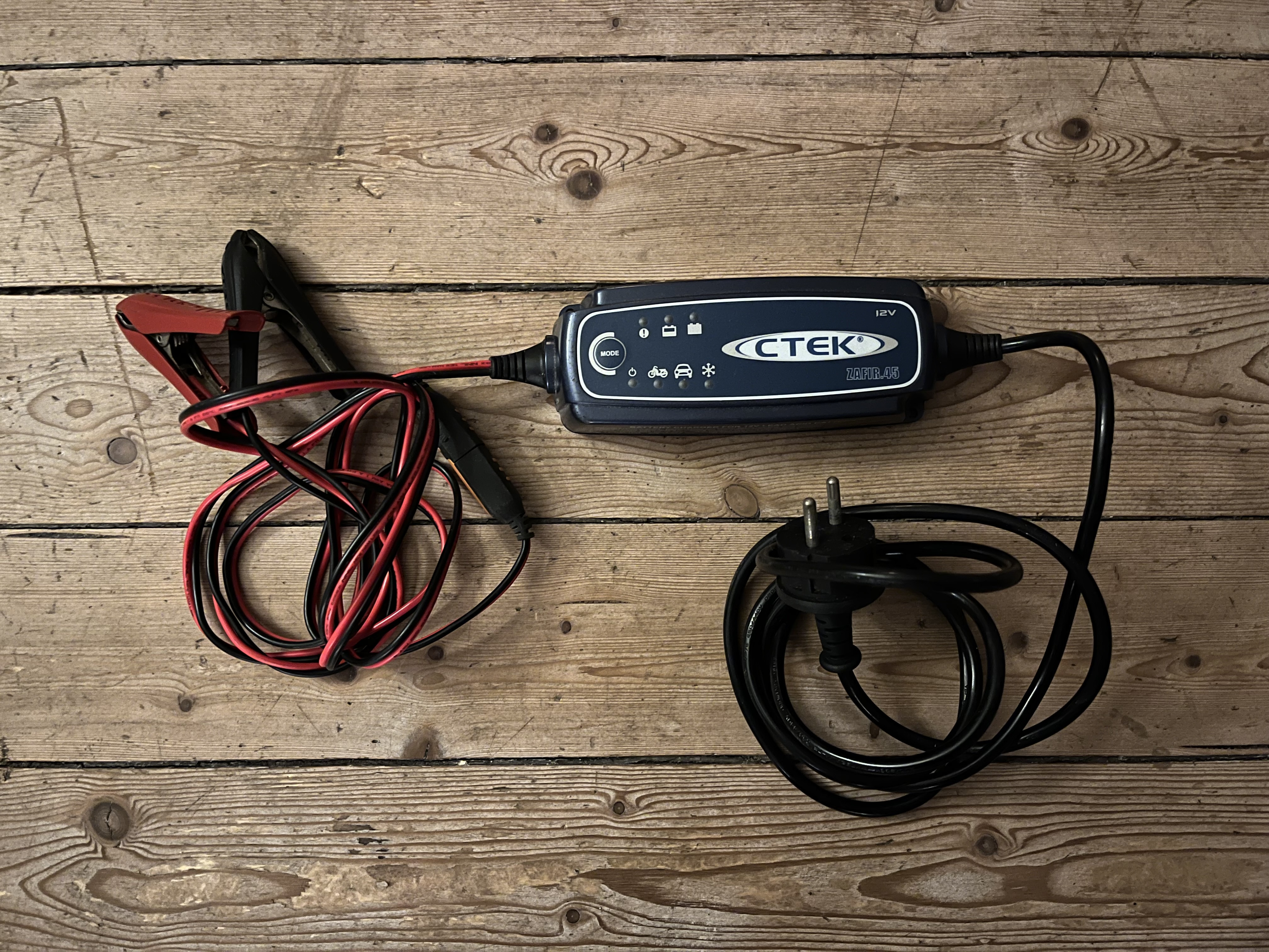 Ctek 12v batteriladdare – perfekt för bil & underhållsladdning