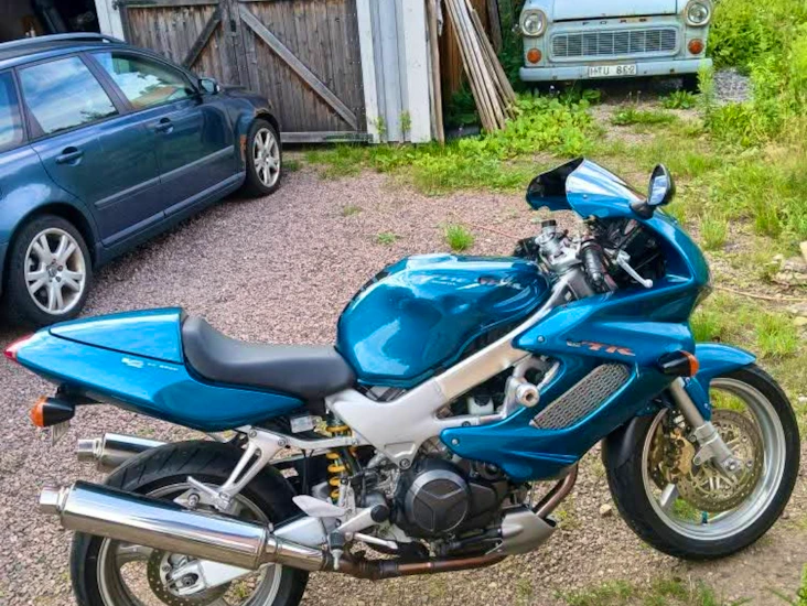 Honda vtr1000f, skön sportrouringhoj med v-twin och underbart ljud.