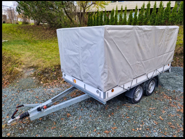 Ny enkel og god tilhenger med grind og kraftig pressening