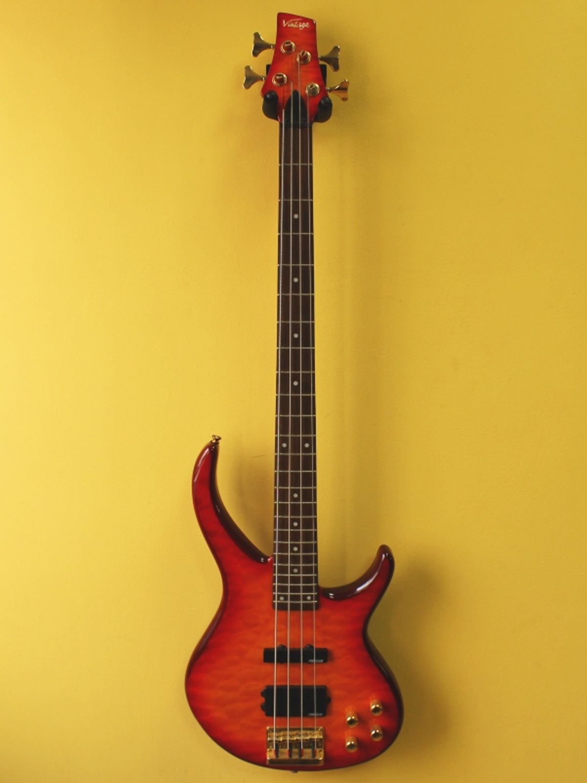 Vintage v1004 active bass guitar