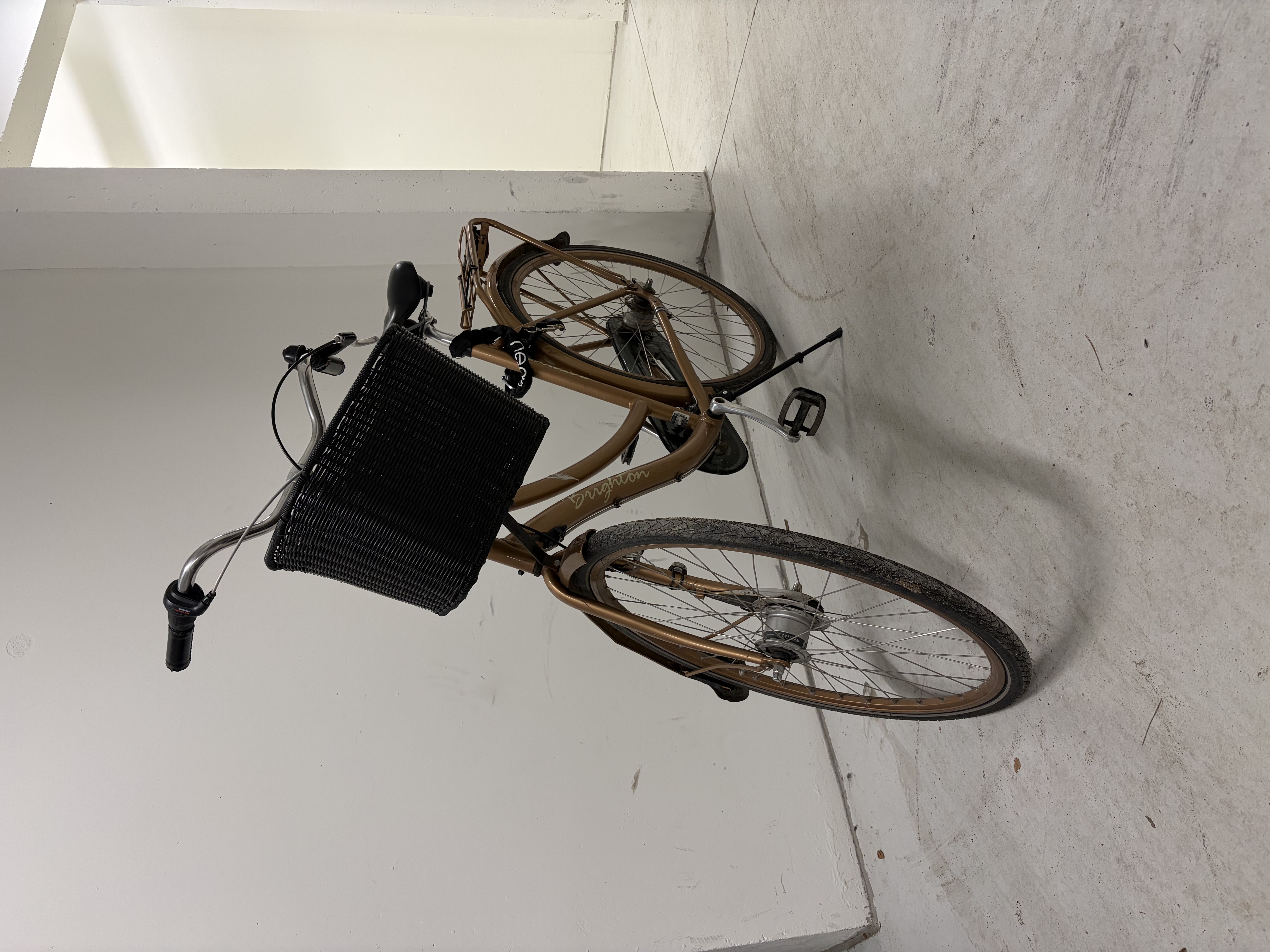 Premium city bike with front basket