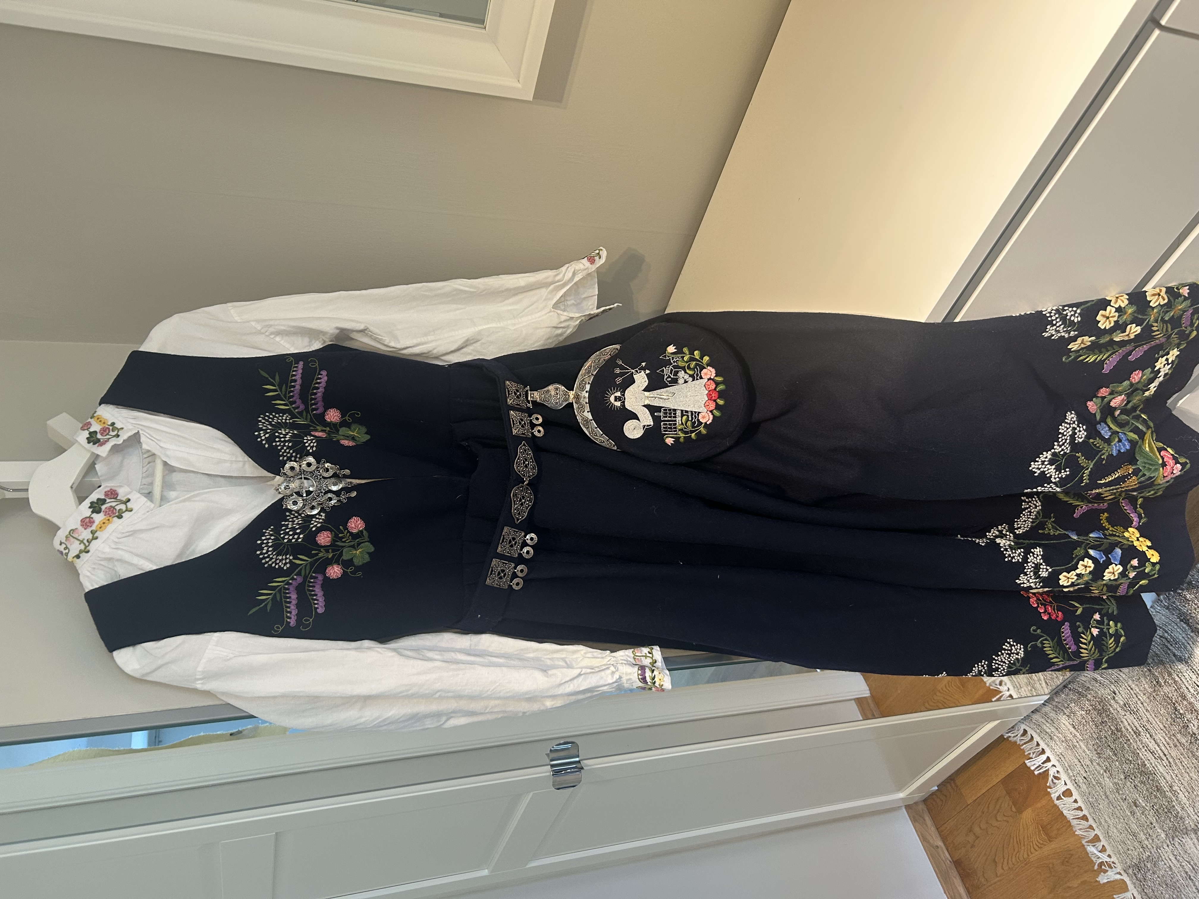 Oslobunad - mørk blå - str.m