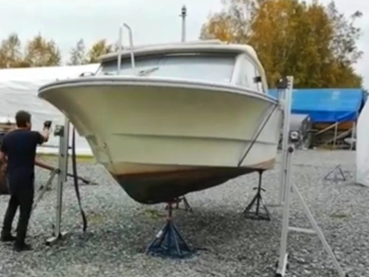 Båtlyft för att enkelt flytta båt från bockar eller trailer.