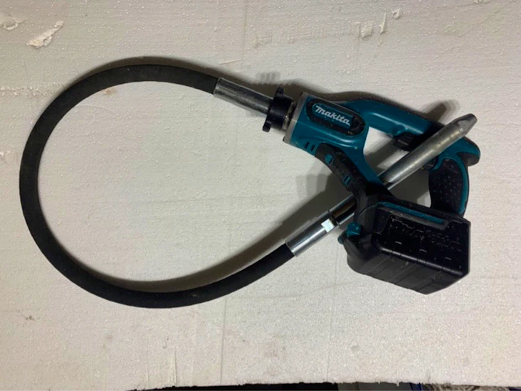 Makita batteribetongvibrator