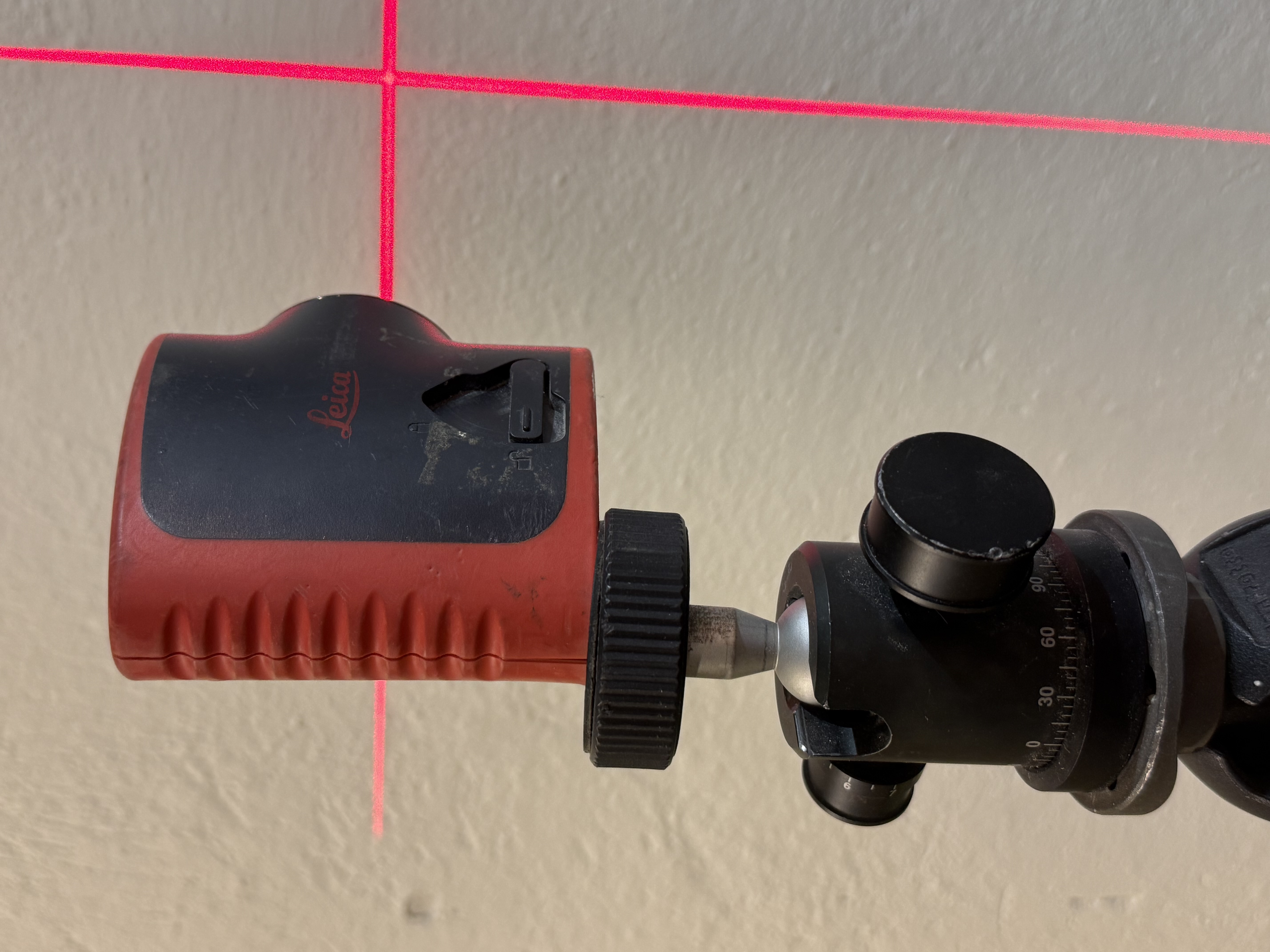 Leica krysslaser med stativ