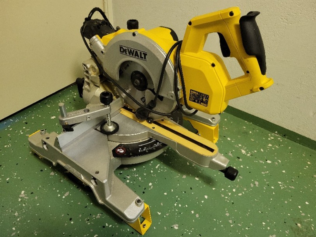 Dewalt dw777 såg