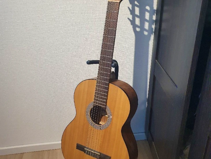 Levin nylonsträngad