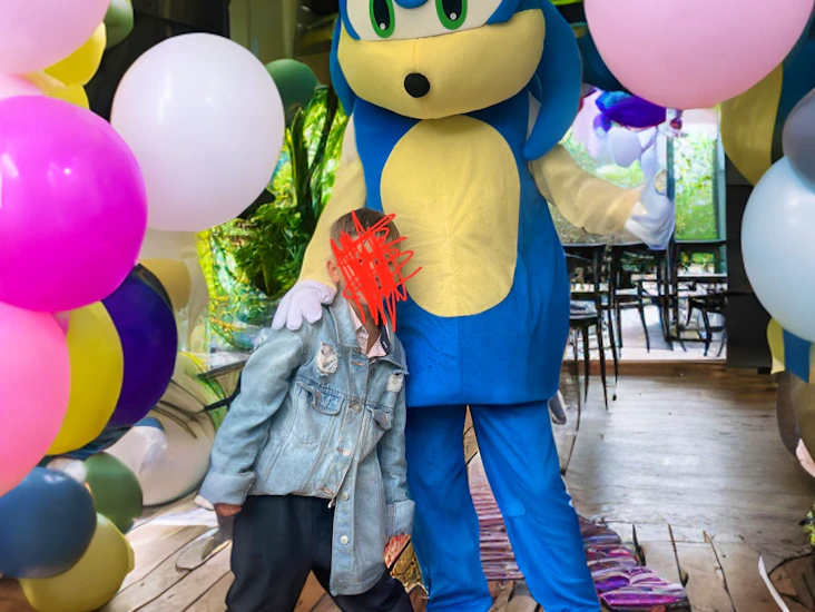 Sonic dräkt uthyres per dag för födelsedag eller event