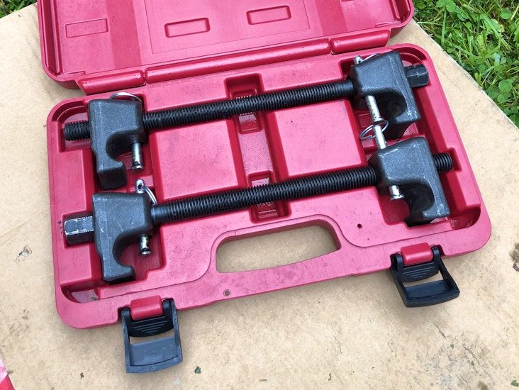 Fjäderspännare till bilfjädrar.