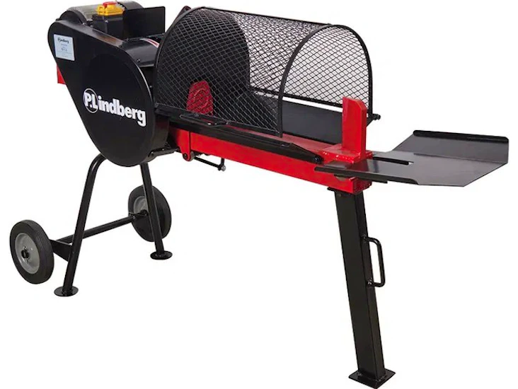 Vedkløyver 7 tonn til leie. svinghjulmaskin. hurtig kløyving.