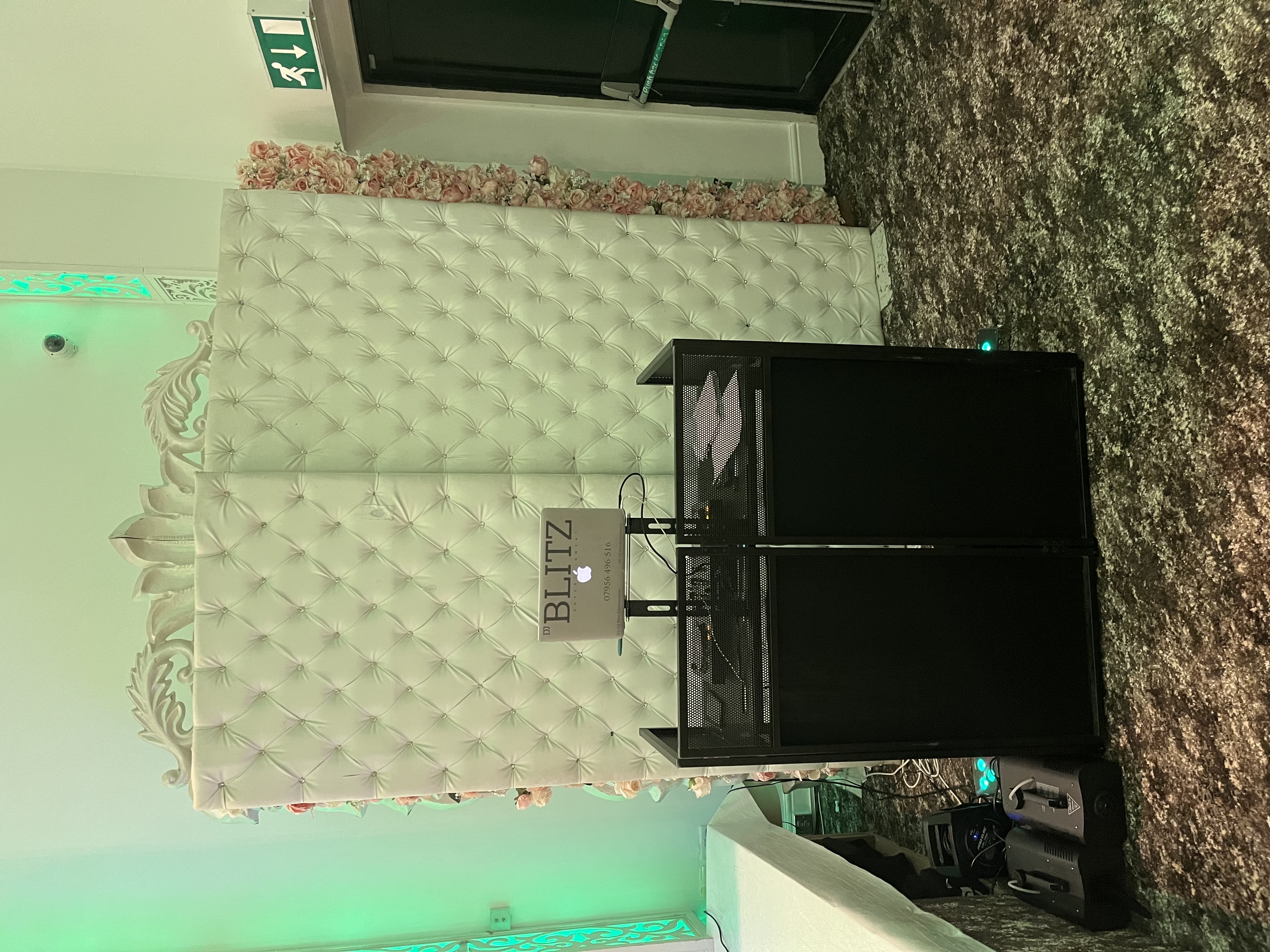 Equinox combi booth foldable dj booth system