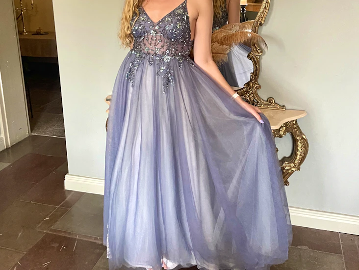 Vacker duvblå klänning