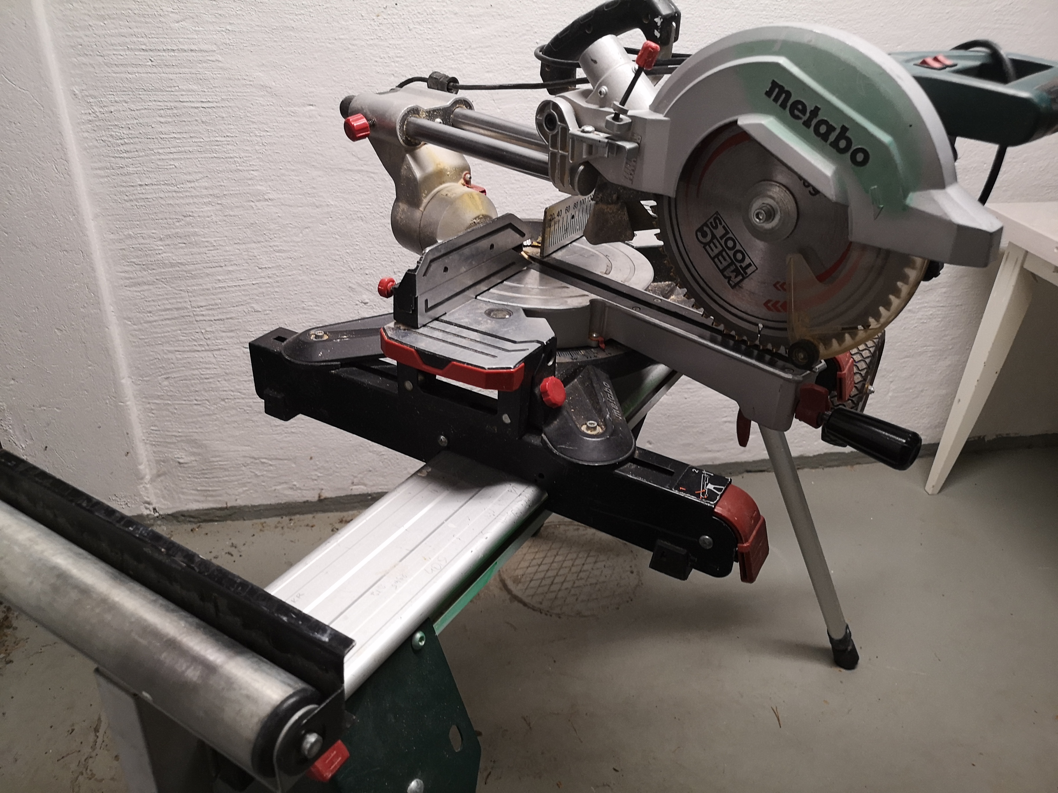 Metabo kap/gersåg med rullbart stativ 
