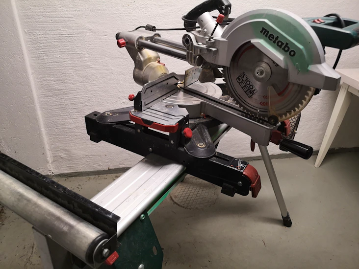 Metabo kap/gersåg med rullbart stativ