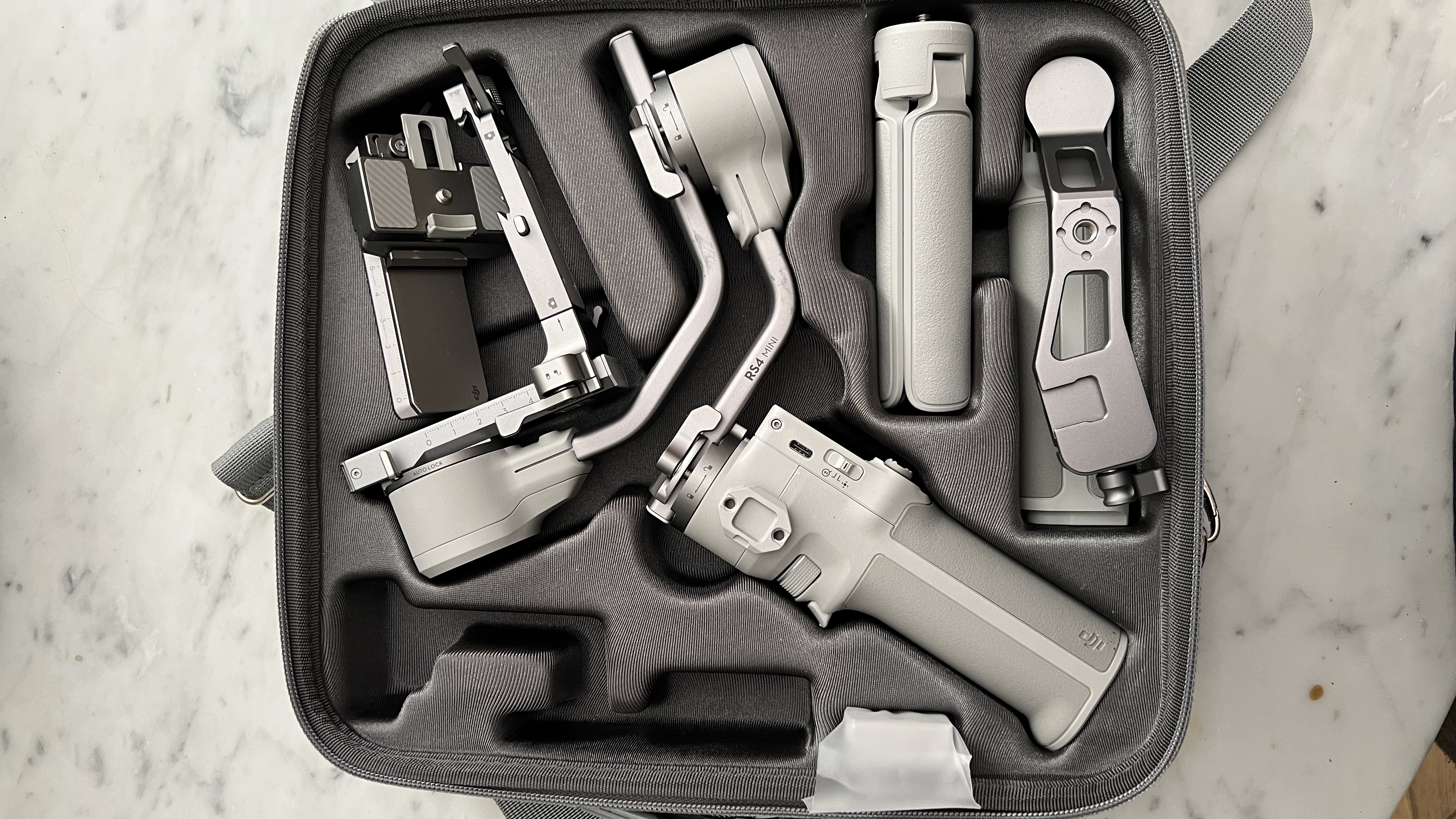 Dji rs 4 mini – pakke med follow sensor og monitor arm