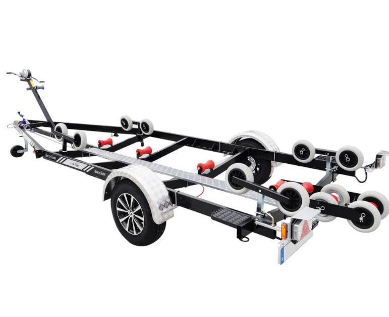Båttrailer för stora och medelbåtar, ca 6,5 meter. godkänd för 80 km/h.