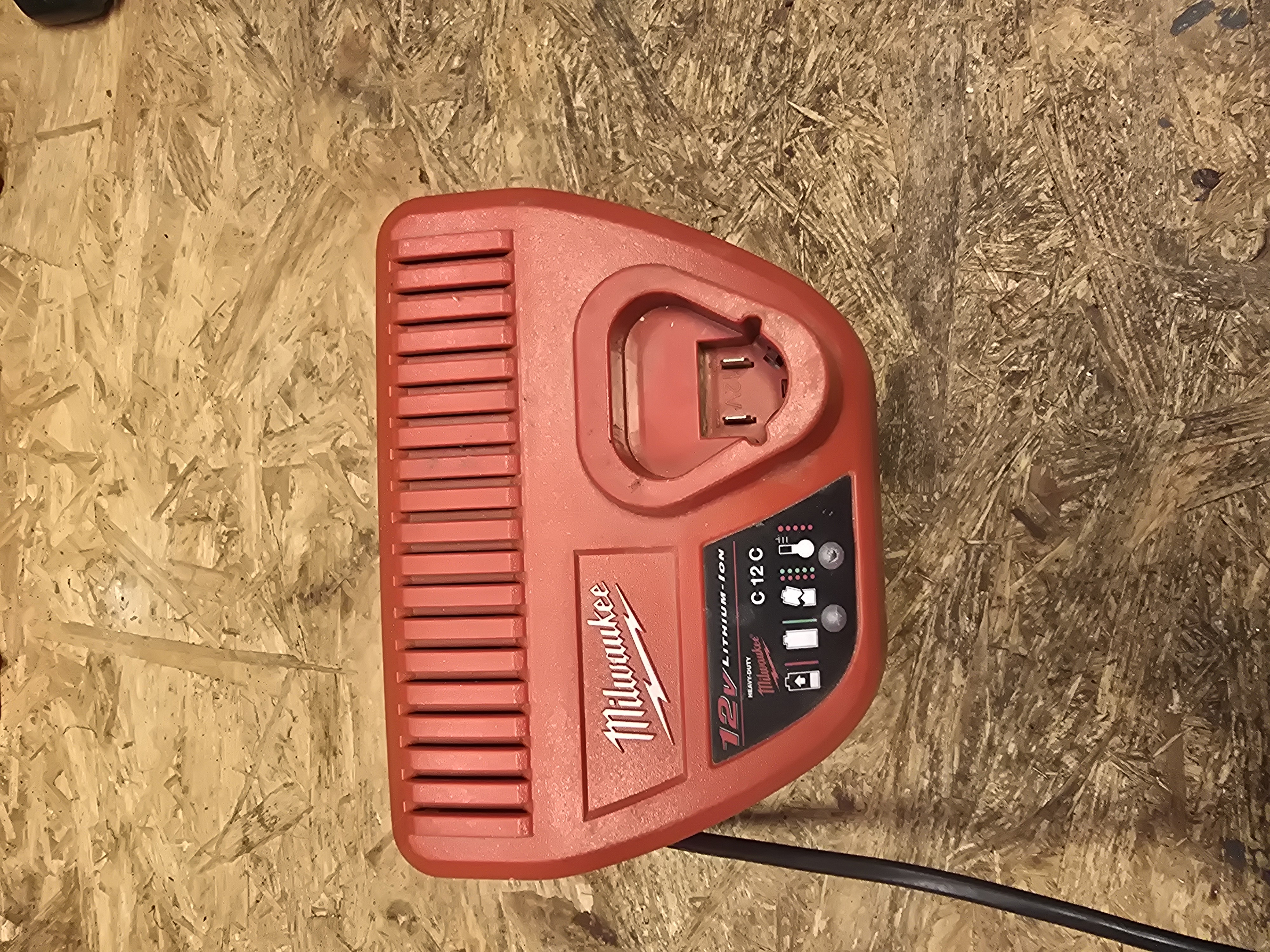 Milwaukee laddare c12 c