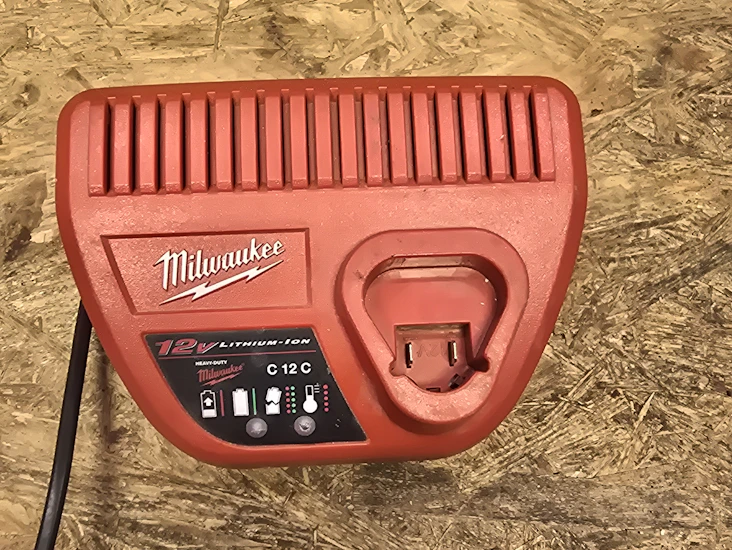 Milwaukee laddare c12 c