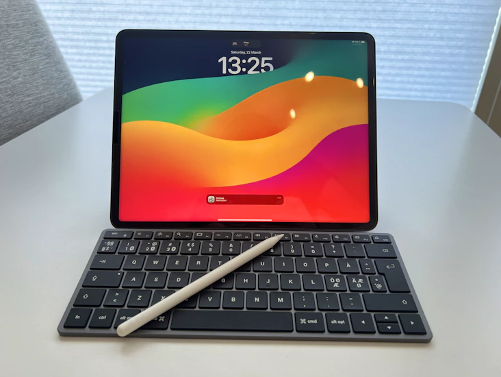 Apple ipad pro 12.9" 5. gen. m/apple pencil, smart folio, satechi slim x1