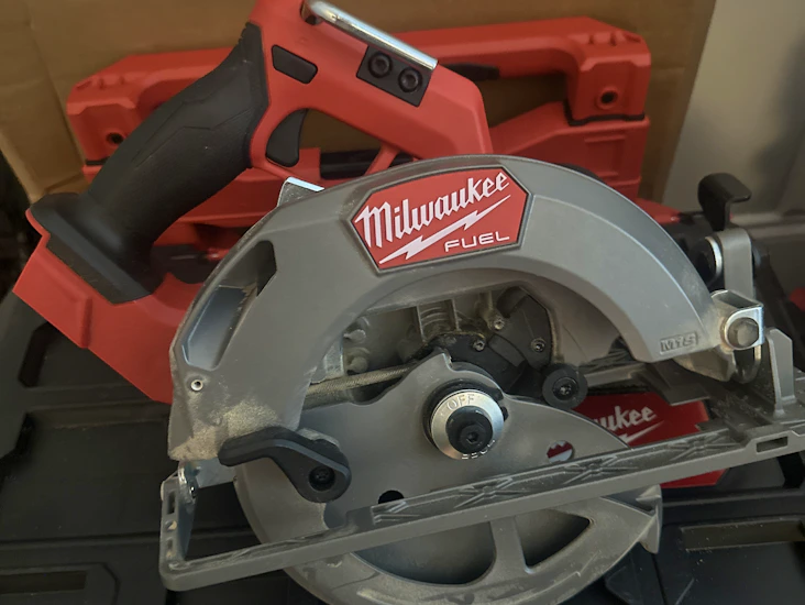 Milwaukee m18 fuel circular saw – cordless, heavy-duty, 7-1/4” blade