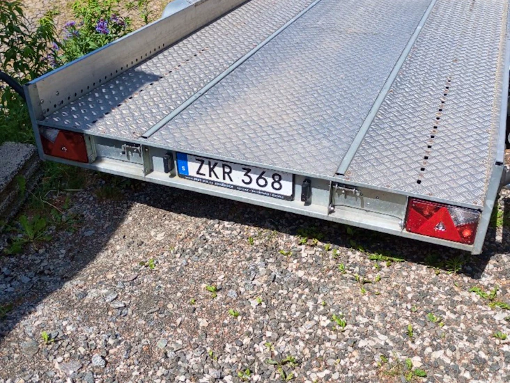 Biltransport 2000 kg lastar 1635 kg