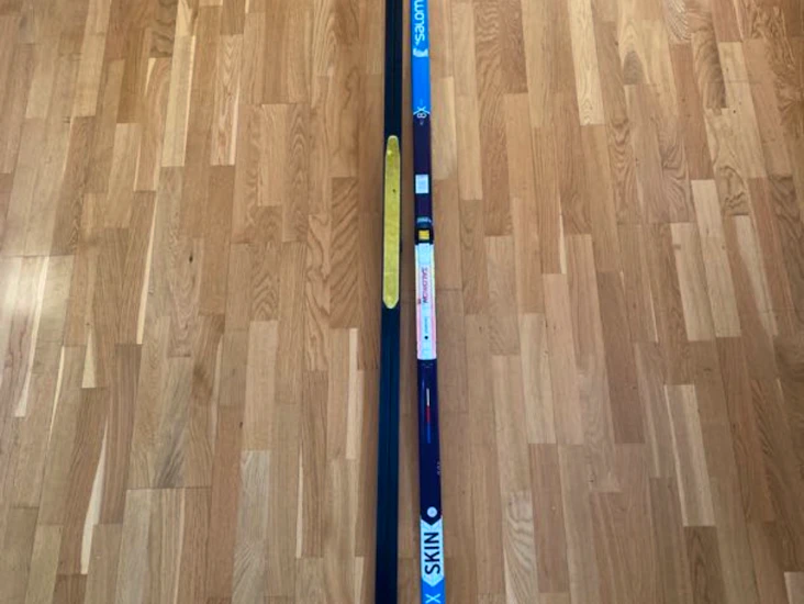 Skinsskidor & stavar med pjäxor