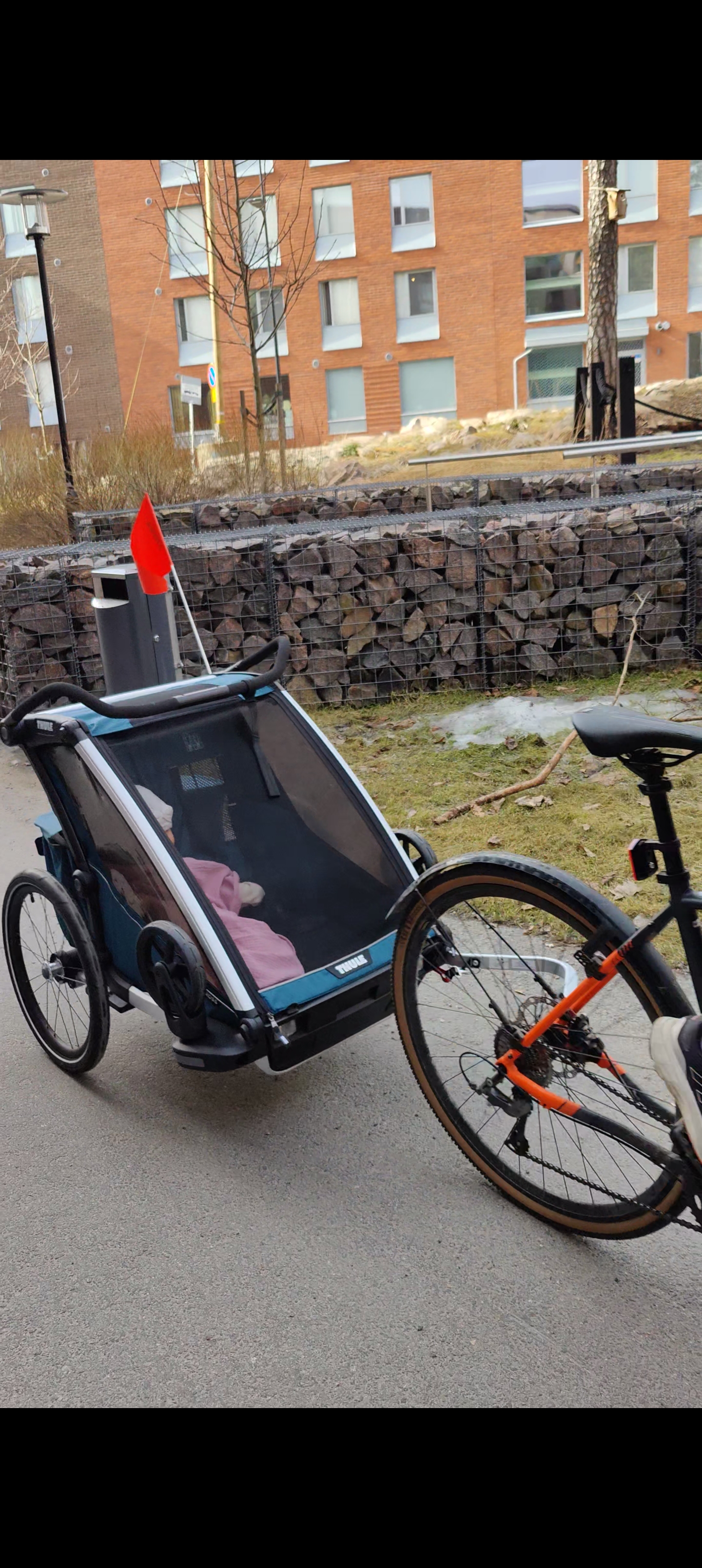 Thule chariot cross 2 pyöräperäkärry / juoksurattaat
