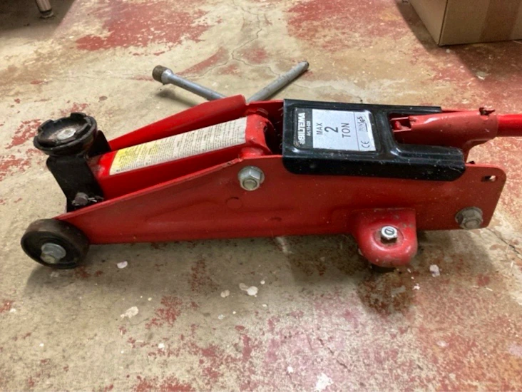 Garagedomkraft 2 ton och fälgkors mälarhöjden