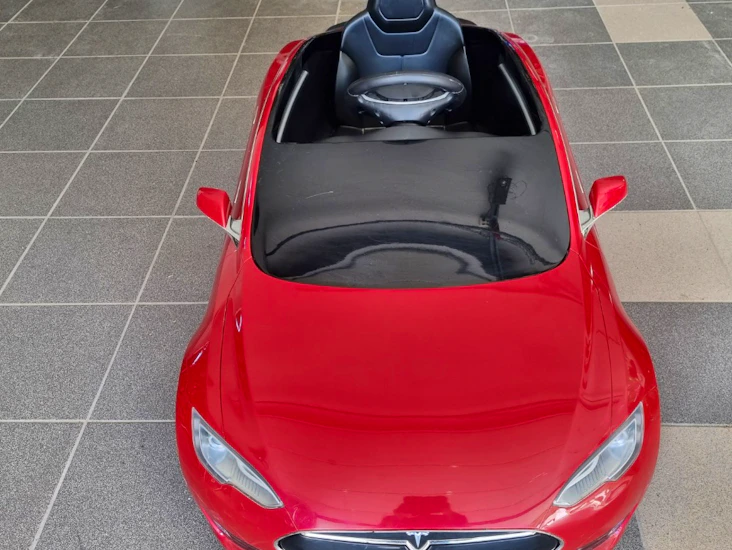 Tesla batteribil for barn