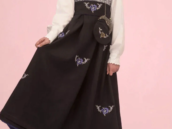 Maxemilia festdrakt str 6 og 14 år