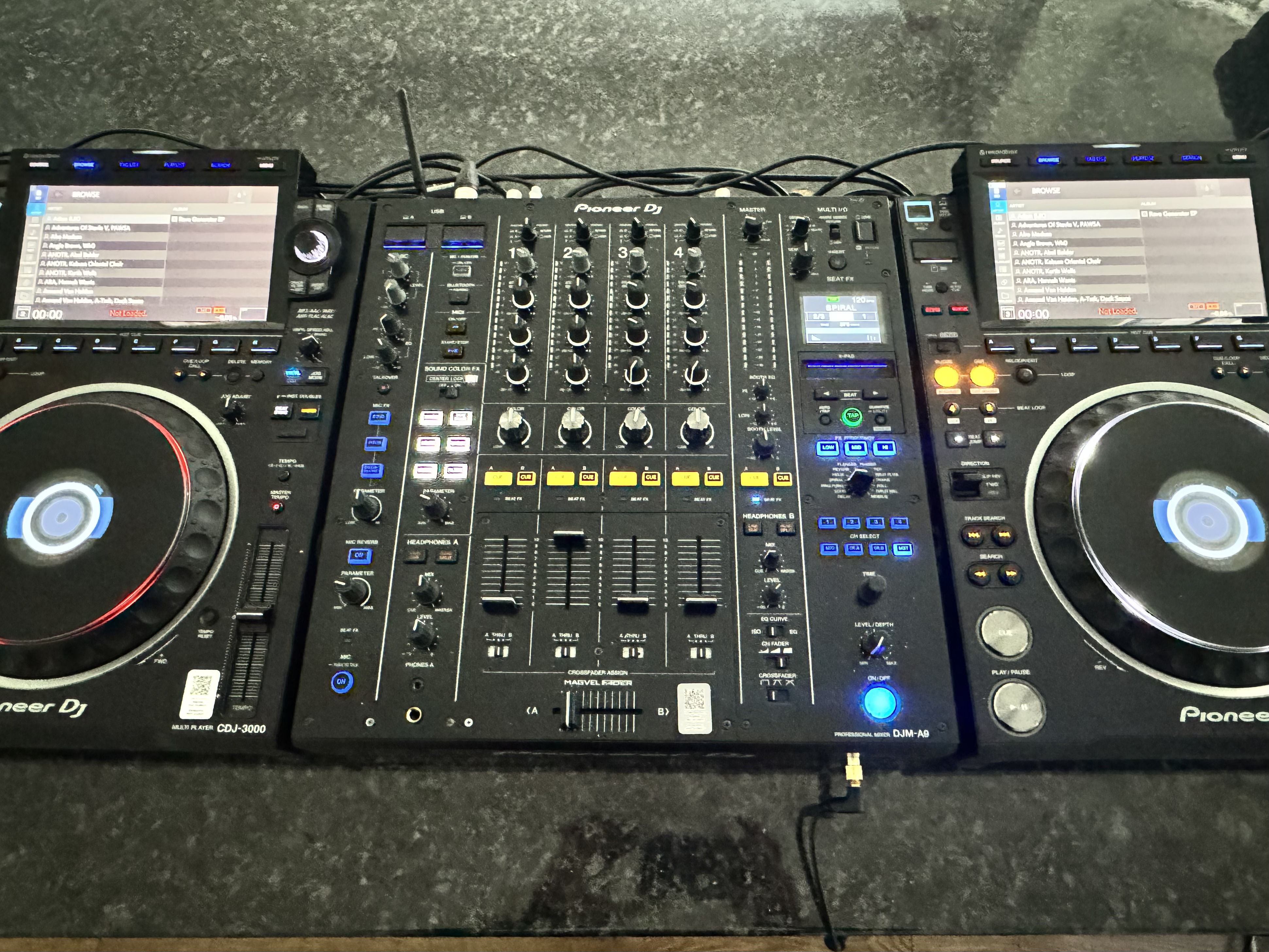 Pro dj setup - 2 x pioneer cdj 3000's + djm-a9 mixer (club ready)